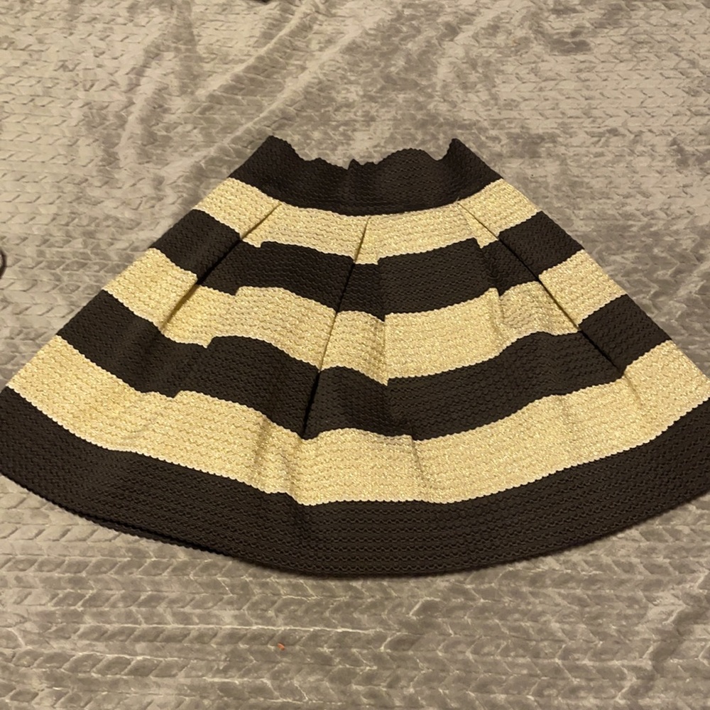 Cute black and gold pleated skirt